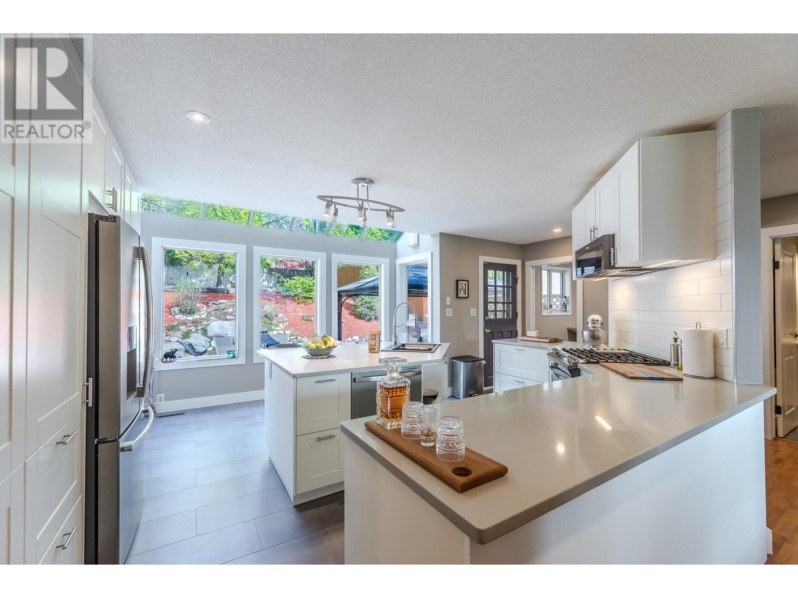 120 Ponderosa Place, Penticton, British Columbia  V2A 7Y8 - Photo 7 - 10346199