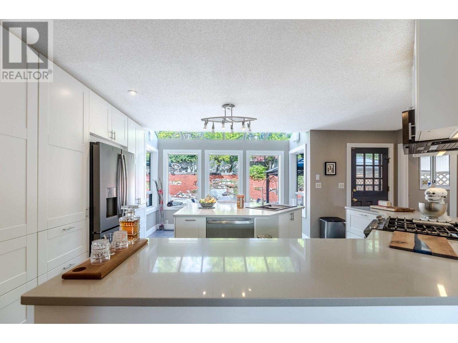 120 Ponderosa Place, Penticton, British Columbia  V2A 7Y8 - Photo 8 - 10346199