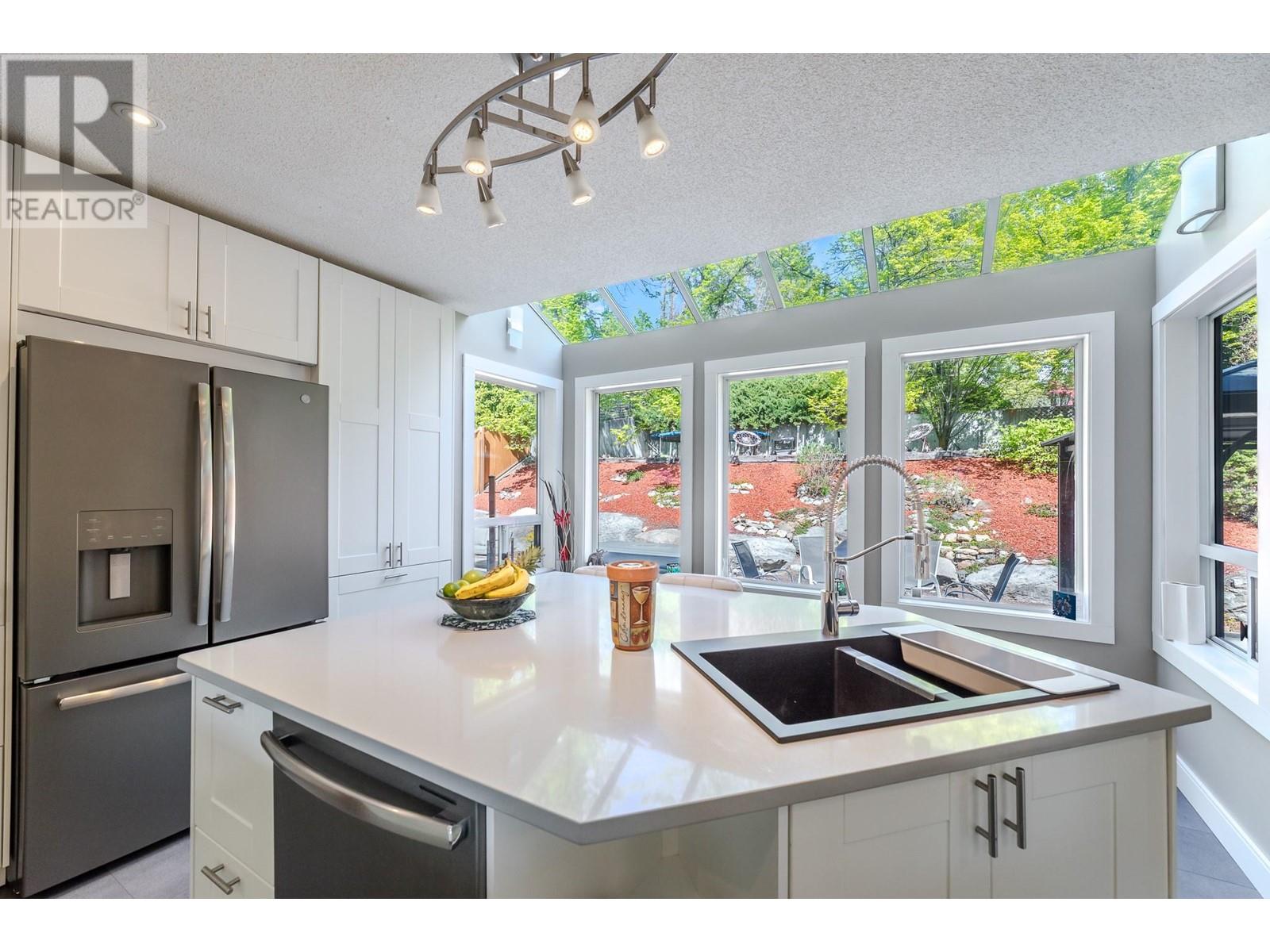 120 Ponderosa Place, Penticton, British Columbia  V2A 7Y8 - Photo 6 - 10346199