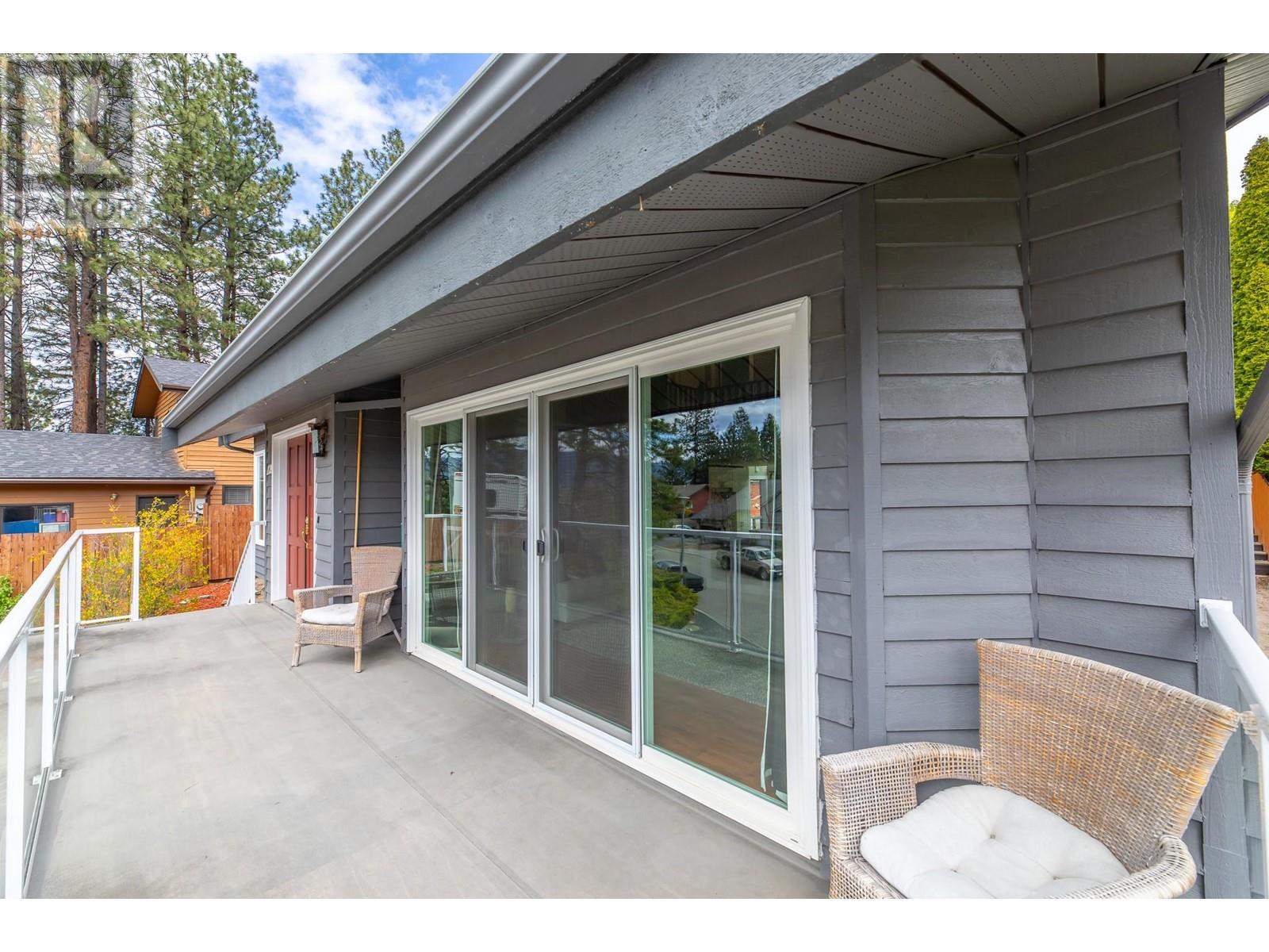 120 Ponderosa Place, Penticton, British Columbia  V2A 7Y8 - Photo 3 - 10346199
