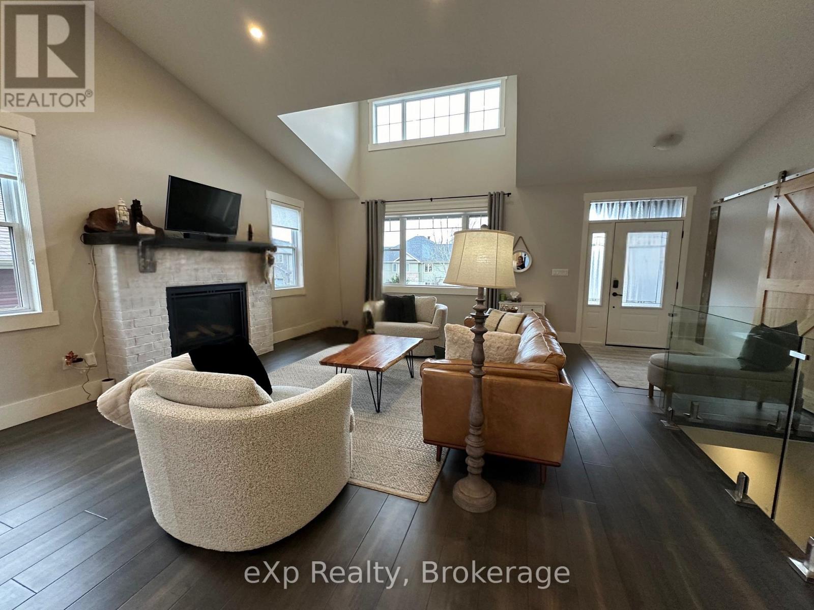 10 Woodstream Drive, Huntsville, Ontario  P1H 0B7 - Photo 6 - X12150330