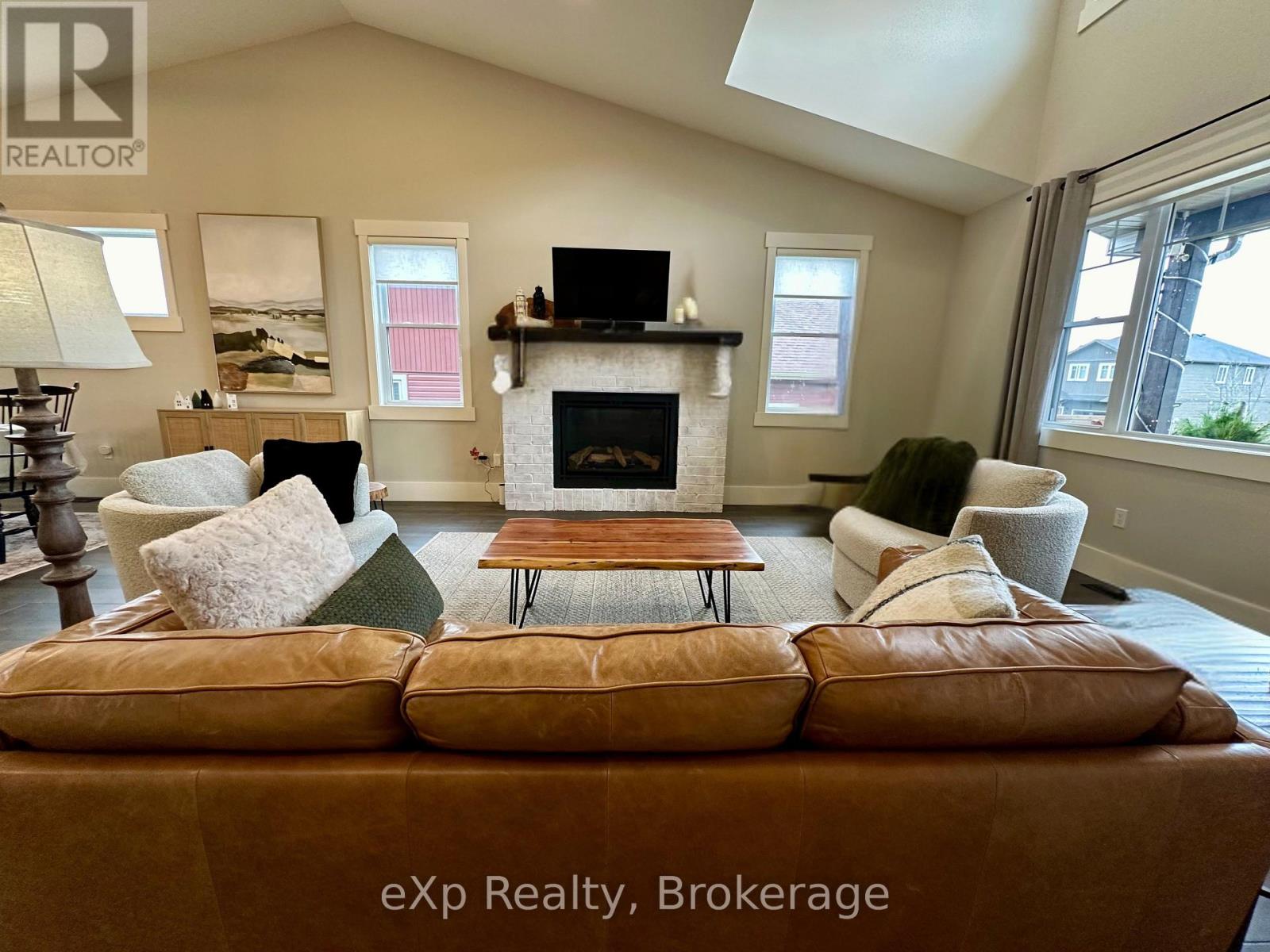 Property at 10 WOODSTREAM DRIVE image 5