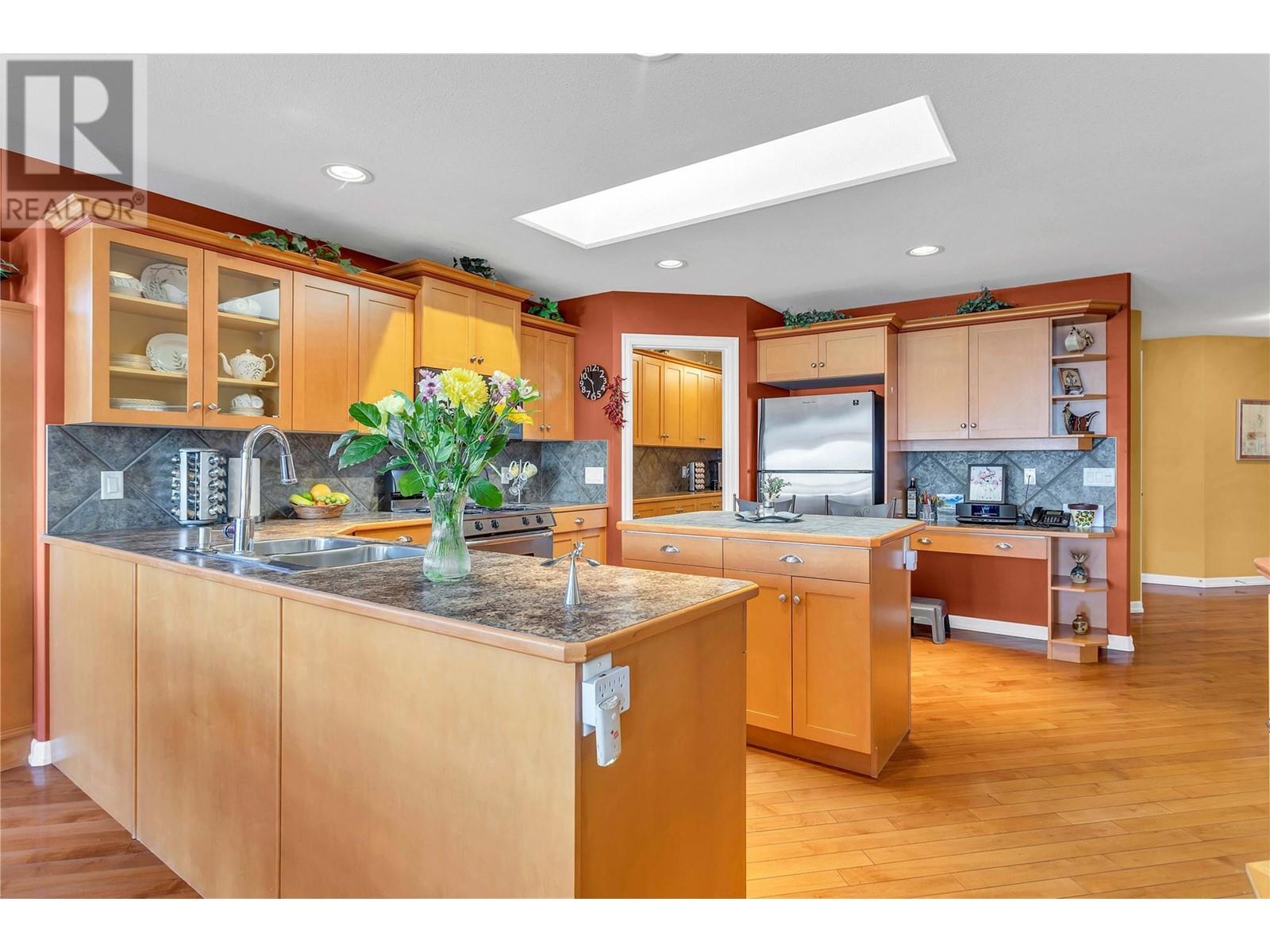 5042 South Ridge Drive, Kelowna, British Columbia  V1W 4W6 - Photo 8 - 10347946
