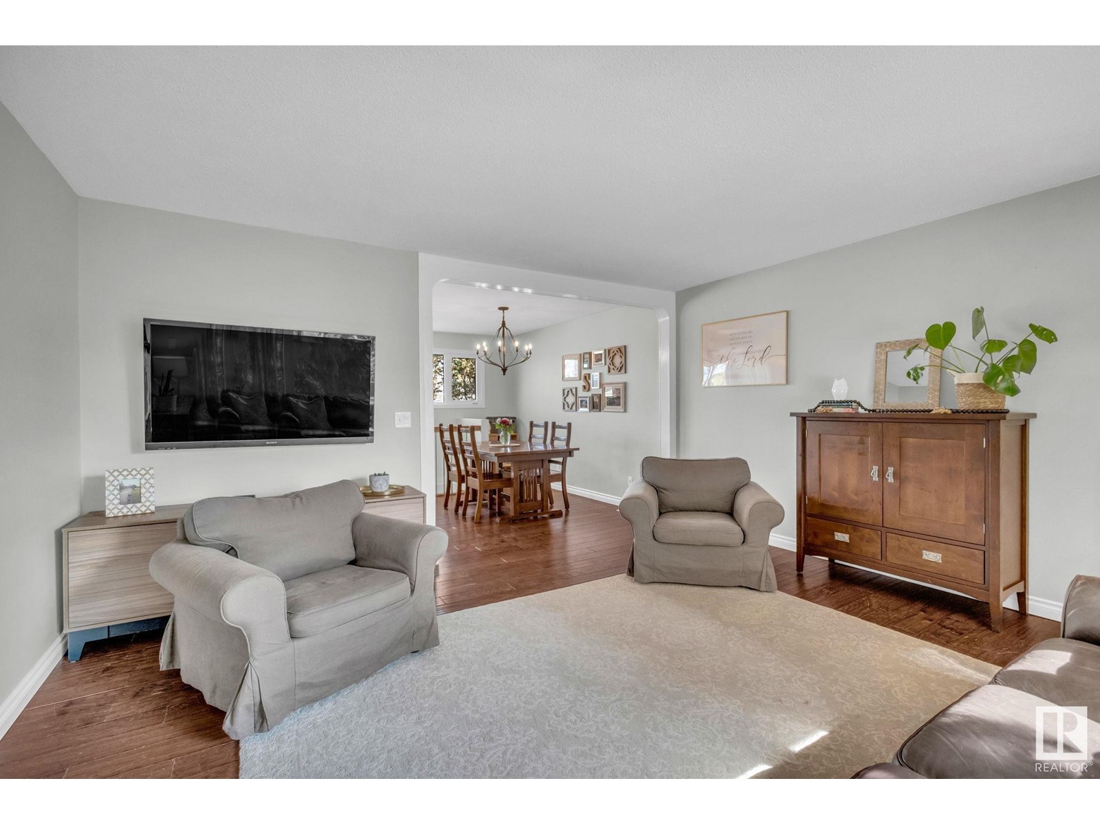 Property at 9335 52 ST NW image 3