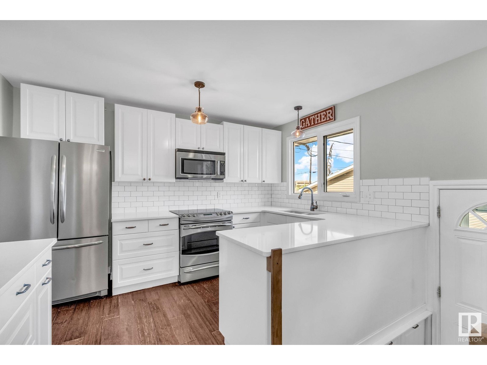 Property at 9335 52 ST NW image 5