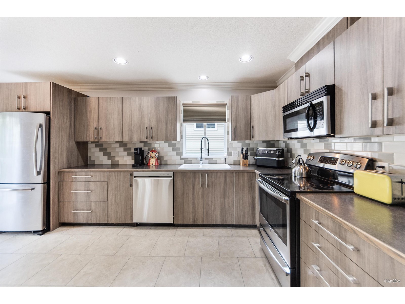 11468 Roxburgh Road, Surrey, British Columbia  V3R 0W4 - Photo 8 - R3002771