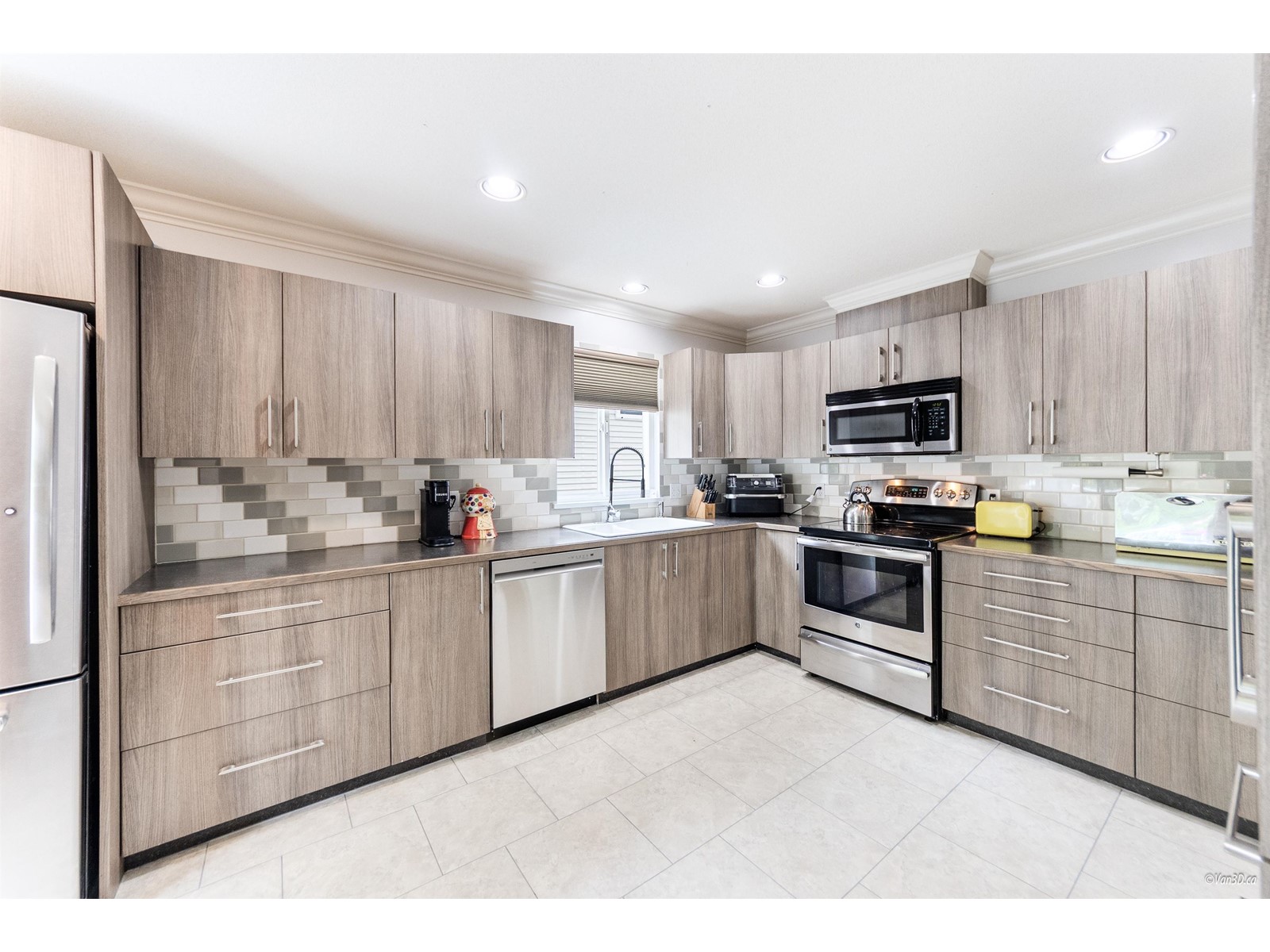 11468 Roxburgh Road, Surrey, British Columbia  V3R 0W4 - Photo 10 - R3002771