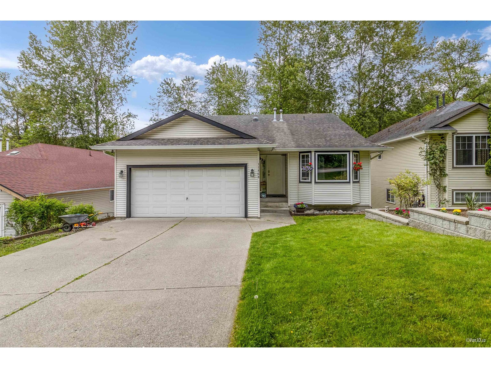 11468 Roxburgh Road, Surrey, British Columbia  V3R 0W4 - Photo 1 - R3002771