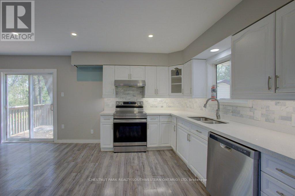 2081 25th Side Road, Innisfil, Ontario  L9S 1Z4 - Photo 10 - N12154654
