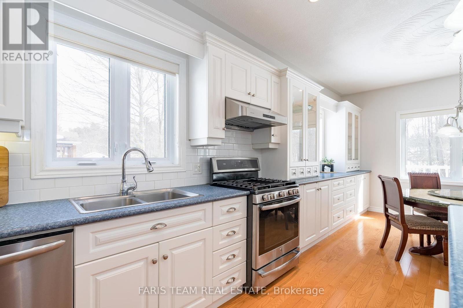 91 Maryjane Road, Tiny, Ontario  L0L 2T0 - Photo 6 - S12154478