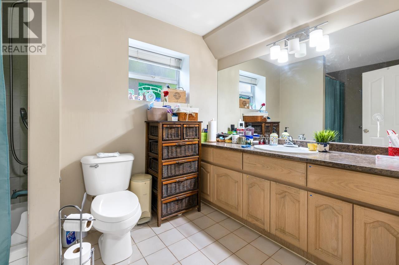 9116 Briar Road, Burnaby, British Columbia  V3N 4W8 - Photo 32 - R3003192