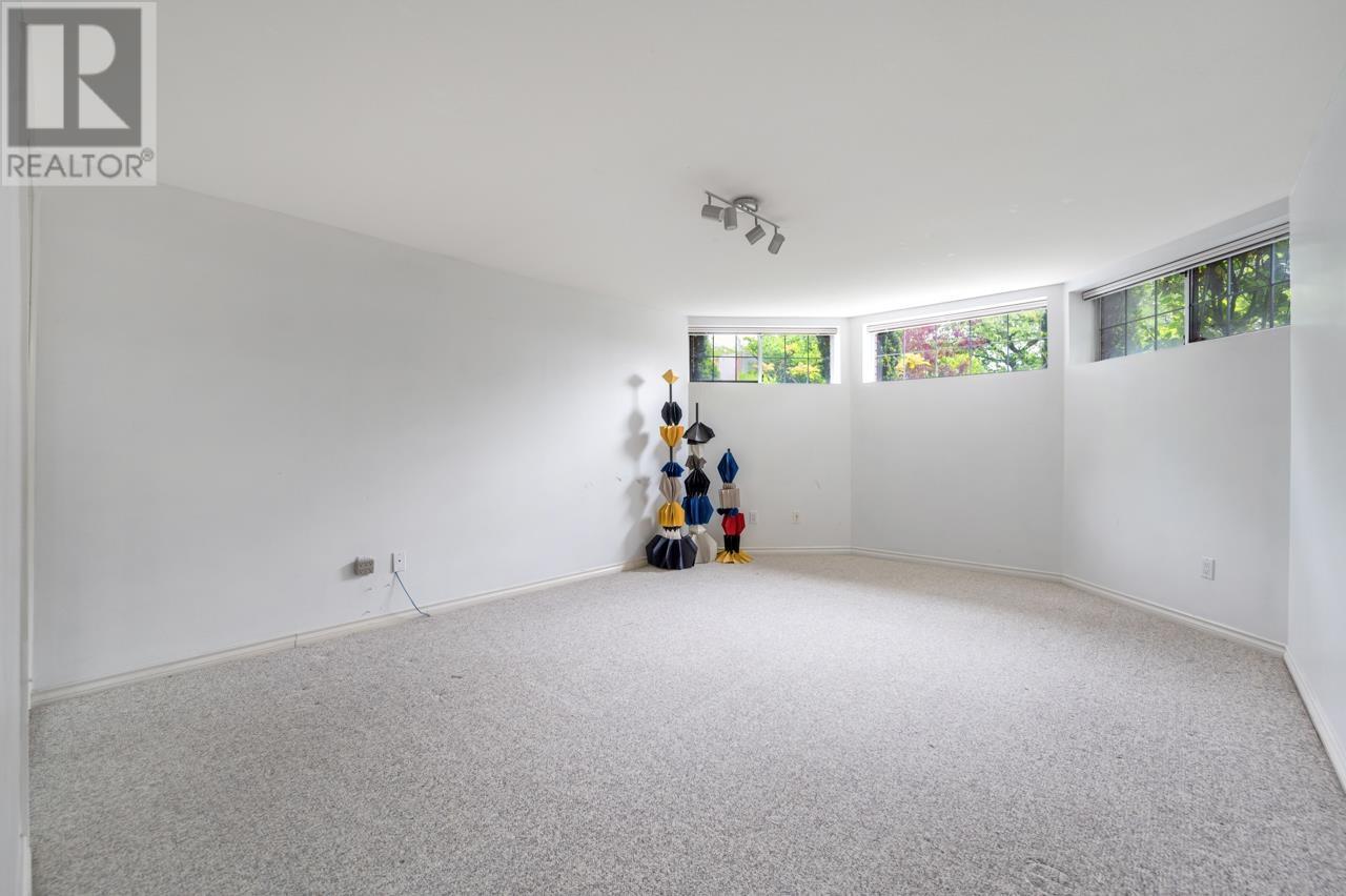9116 Briar Road, Burnaby, British Columbia  V3N 4W8 - Photo 28 - R3003192