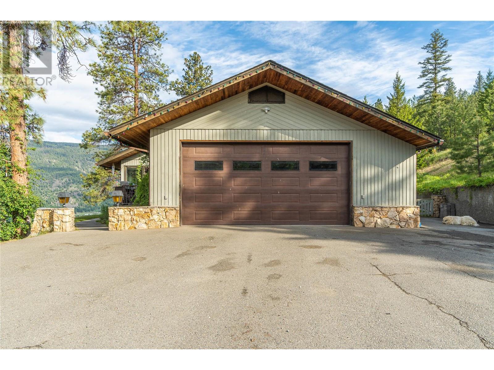 8548 Yellowhead Highway, Kamloops, British Columbia  V0E 1Z2 - Photo 46 - 10348056