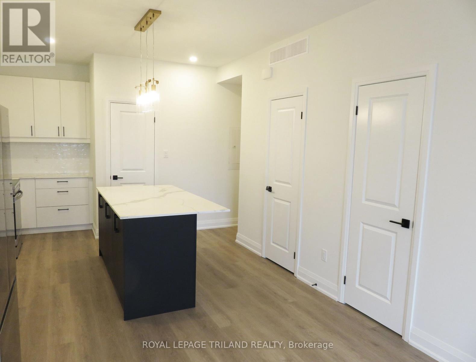 Photo 9 of 26 for 203 - 3900 Savoy Street