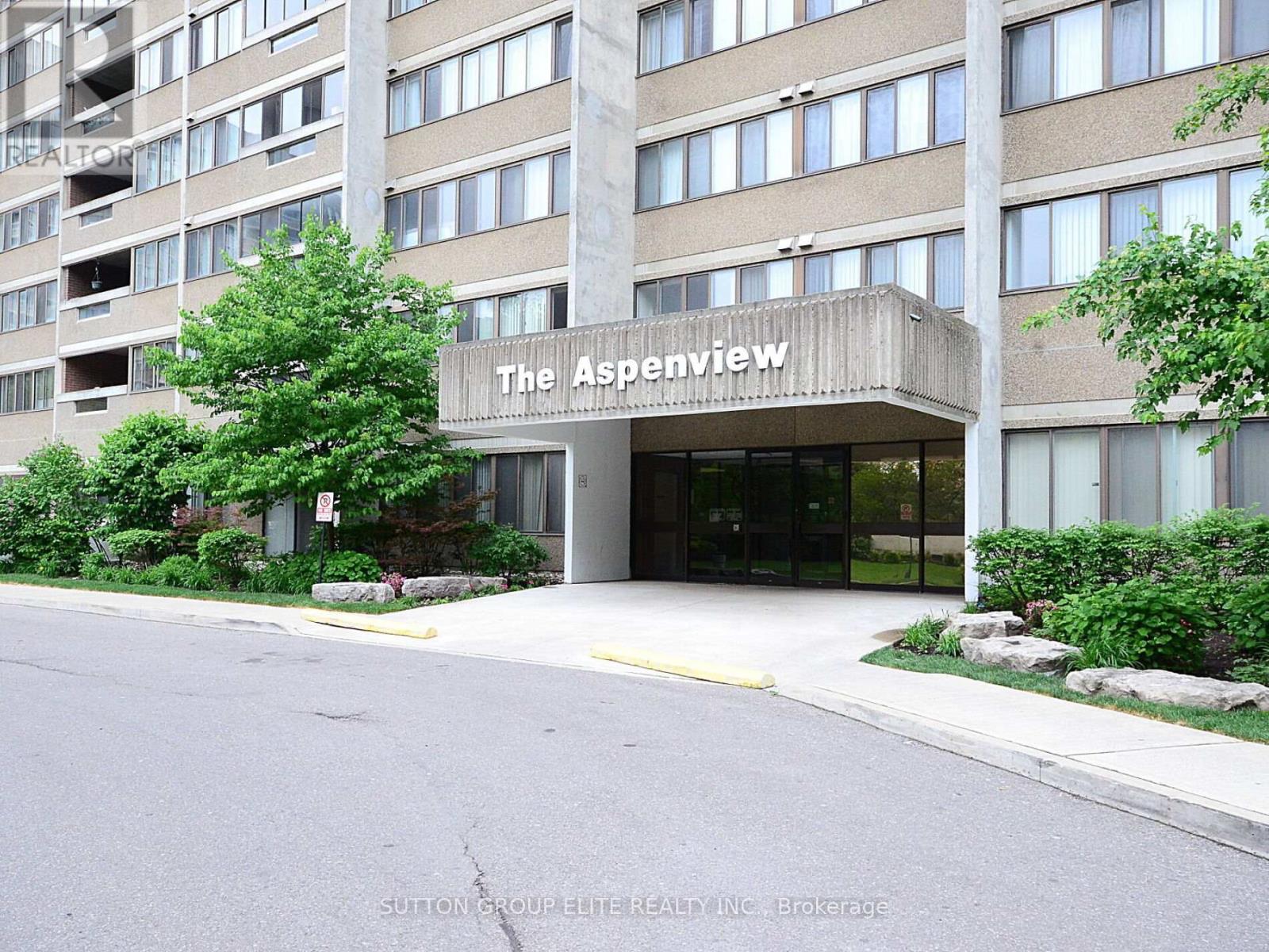 1704 - 50 Elm Drive E, Mississauga, Ontario  L5A 3X2 - Photo 2 - W12154480
