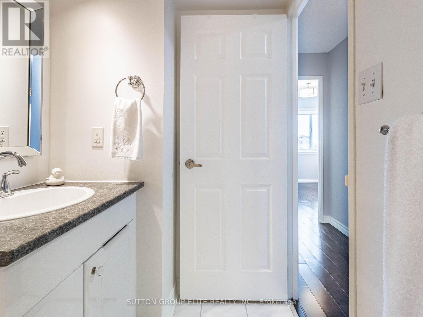1704 - 50 Elm Drive E, Mississauga, Ontario  L5A 3X2 - Photo 20 - W12154480