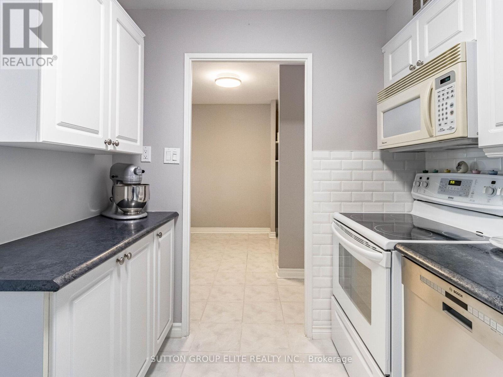 1704 - 50 Elm Drive E, Mississauga, Ontario  L5A 3X2 - Photo 33 - W12154480