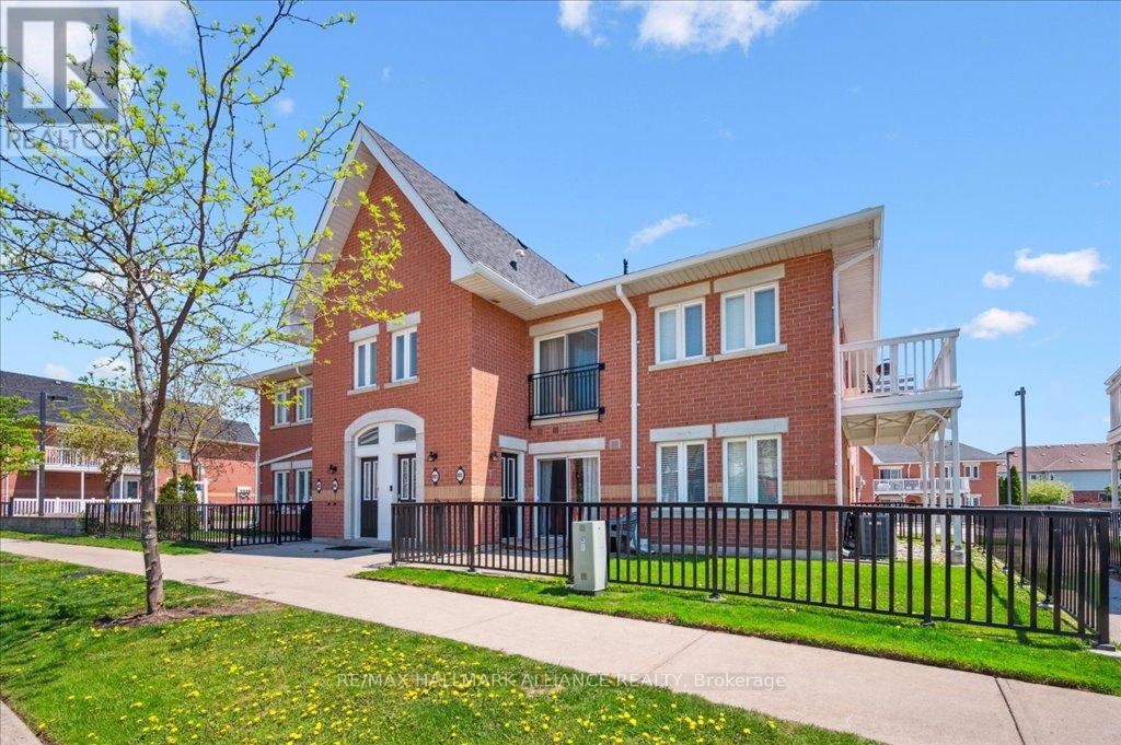 802 - 1701 Lampman Avenue, Burlington, Ontario  L7L 6R7 - Photo 1 - W12154499