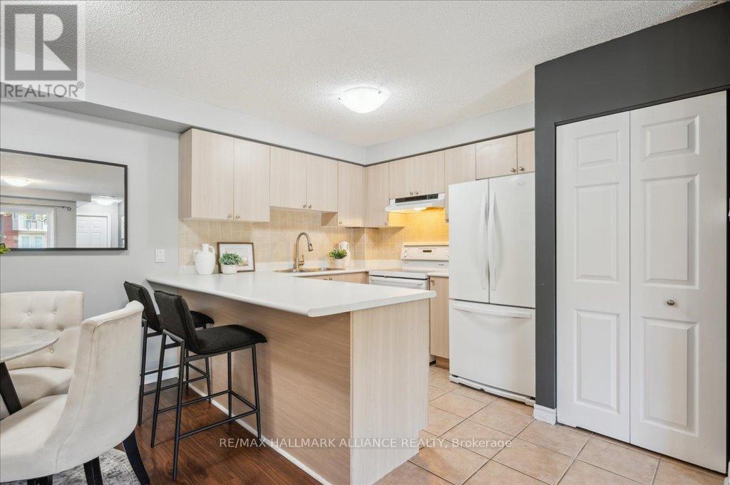 802 - 1701 Lampman Avenue, Burlington, Ontario  L7L 6R7 - Photo 11 - W12154499