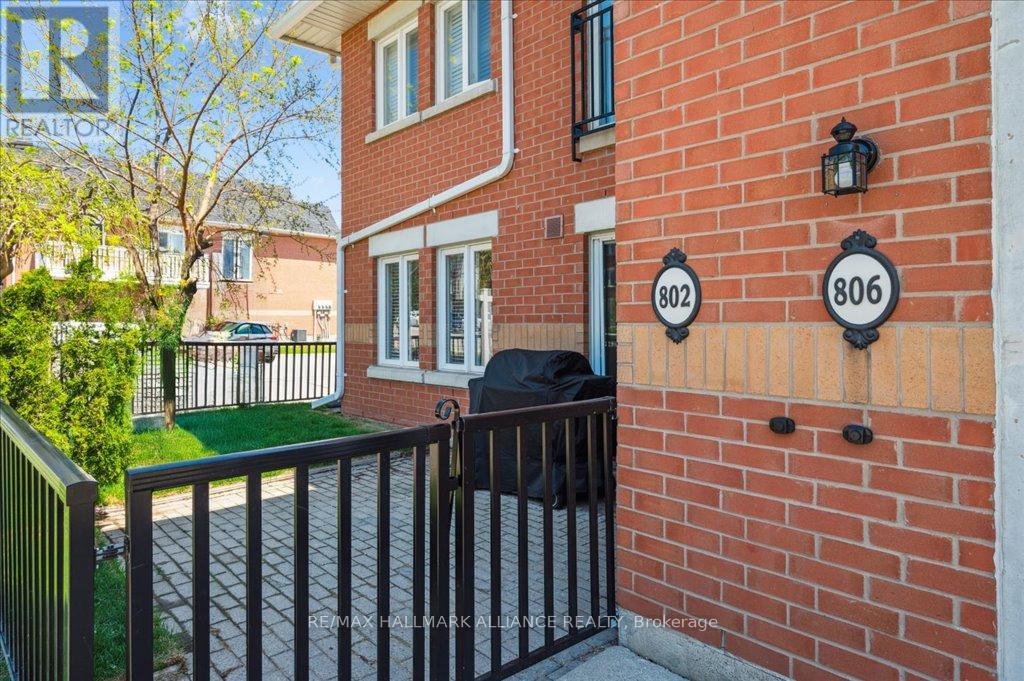 802 - 1701 Lampman Avenue, Burlington, Ontario  L7L 6R7 - Photo 3 - W12154499