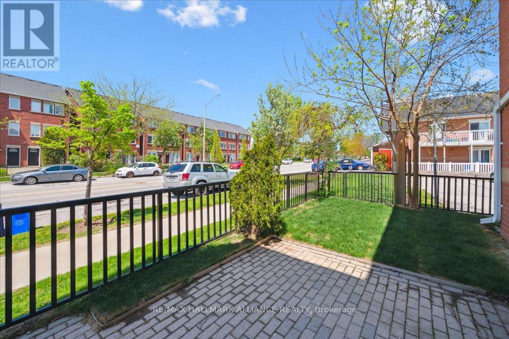 802 - 1701 Lampman Avenue, Burlington, Ontario  L7L 6R7 - Photo 4 - W12154499