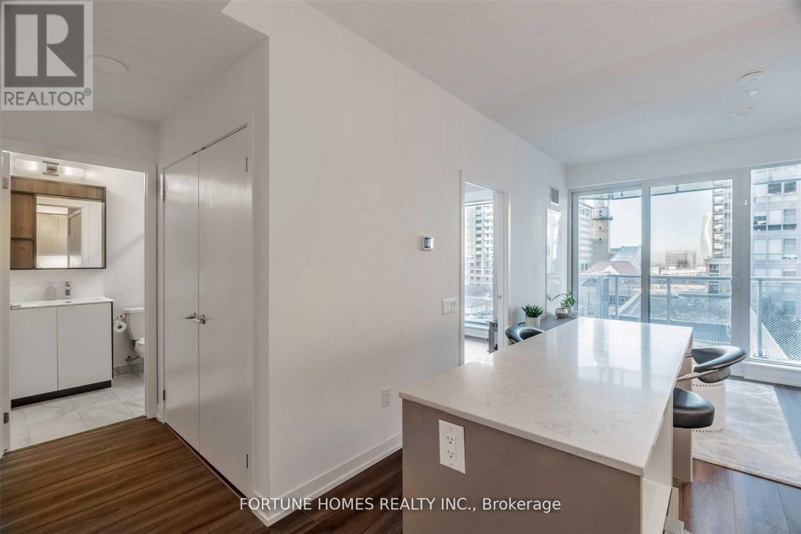 705 - 4065 Confederation Parkway, Mississauga, Ontario  L5B 0L4 - Photo 12 - W12154502