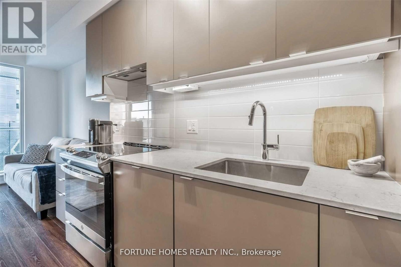 705 - 4065 Confederation Parkway, Mississauga, Ontario  L5B 0L4 - Photo 14 - W12154502