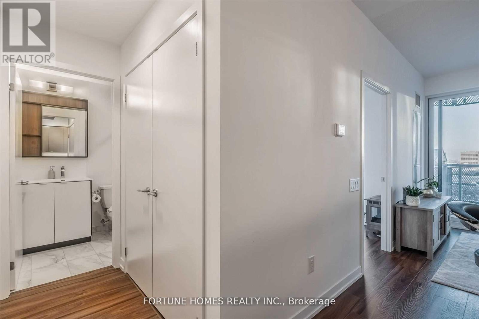 705 - 4065 Confederation Parkway, Mississauga, Ontario  L5B 0L4 - Photo 29 - W12154502