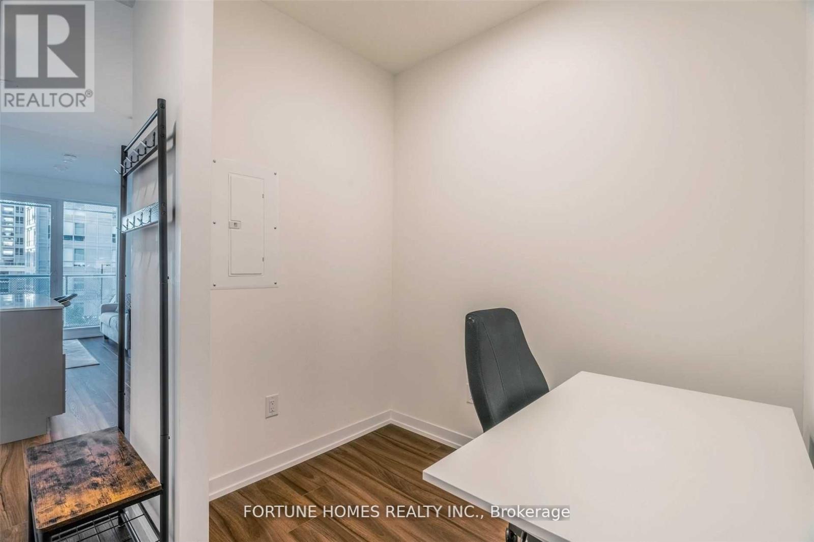 705 - 4065 Confederation Parkway, Mississauga, Ontario  L5B 0L4 - Photo 4 - W12154502