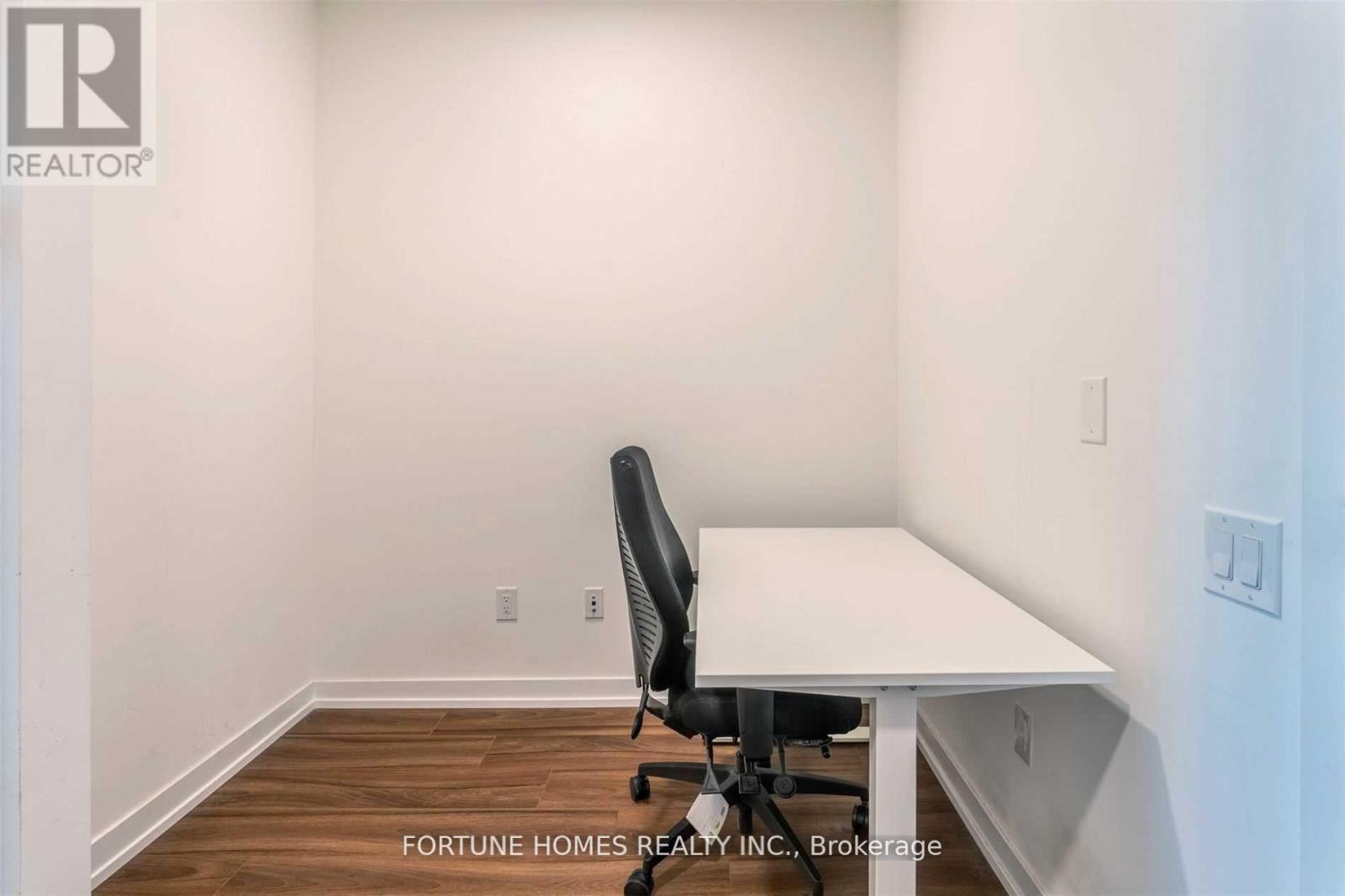 705 - 4065 Confederation Parkway, Mississauga, Ontario  L5B 0L4 - Photo 6 - W12154502
