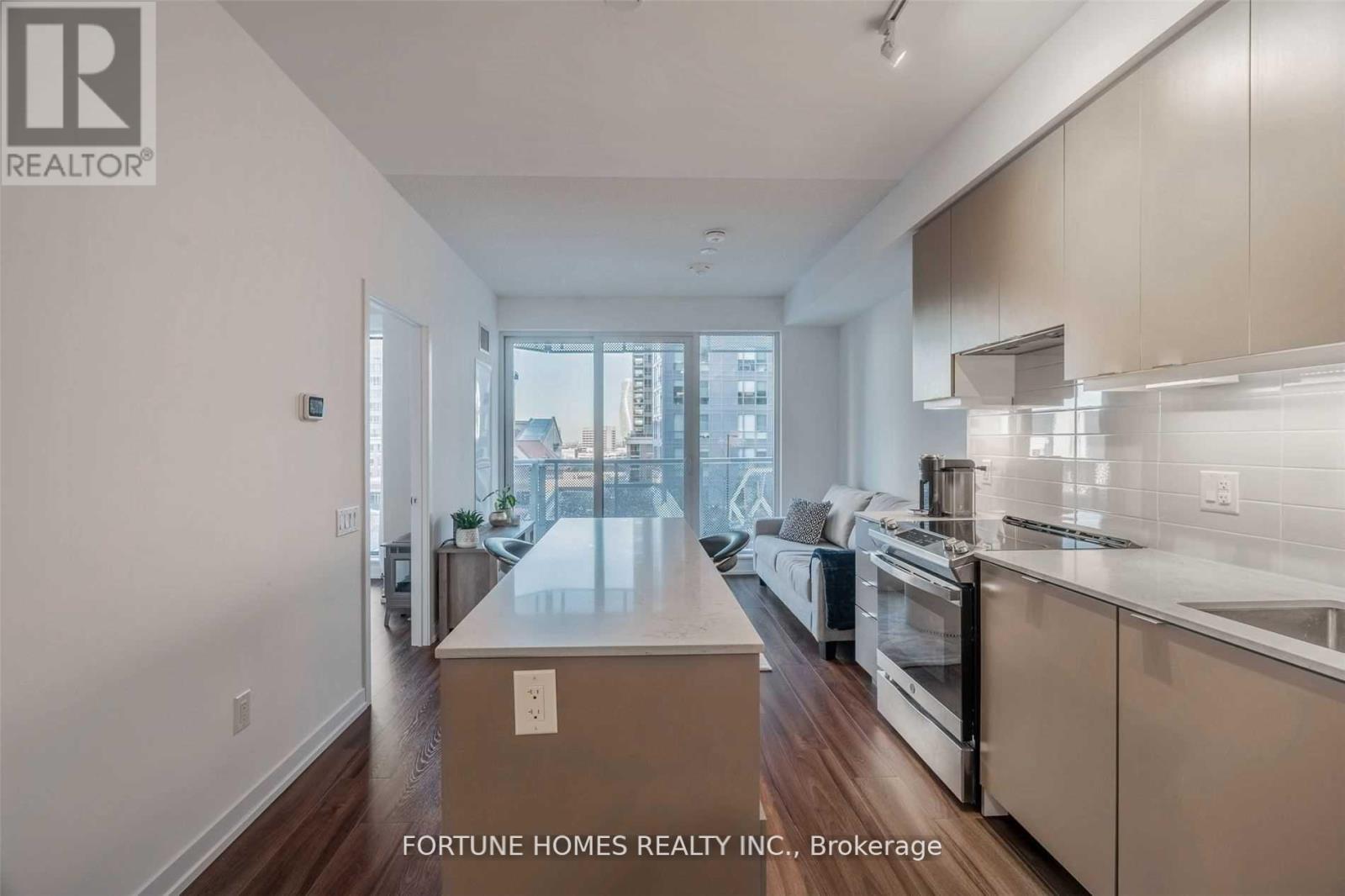 705 - 4065 Confederation Parkway, Mississauga, Ontario  L5B 0L4 - Photo 9 - W12154502