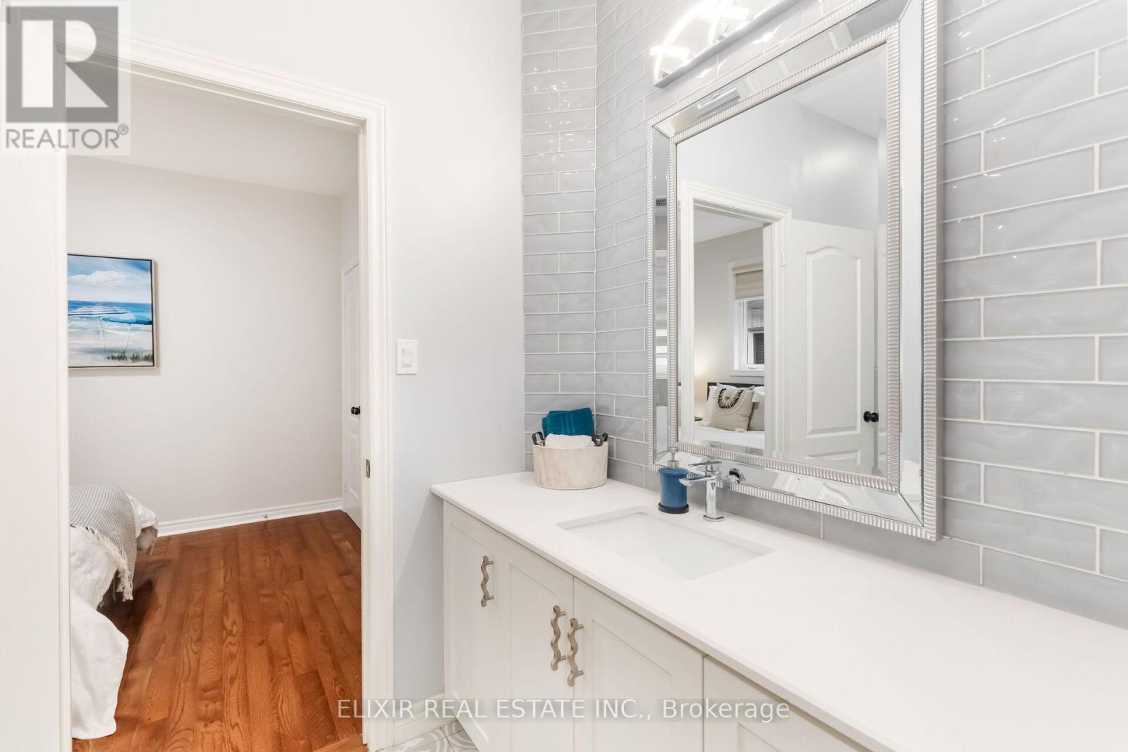 397 Burloak Drive E, Oakville (Br Bronte), Ontario  L6L 6W8 - Photo 24 - W12154519