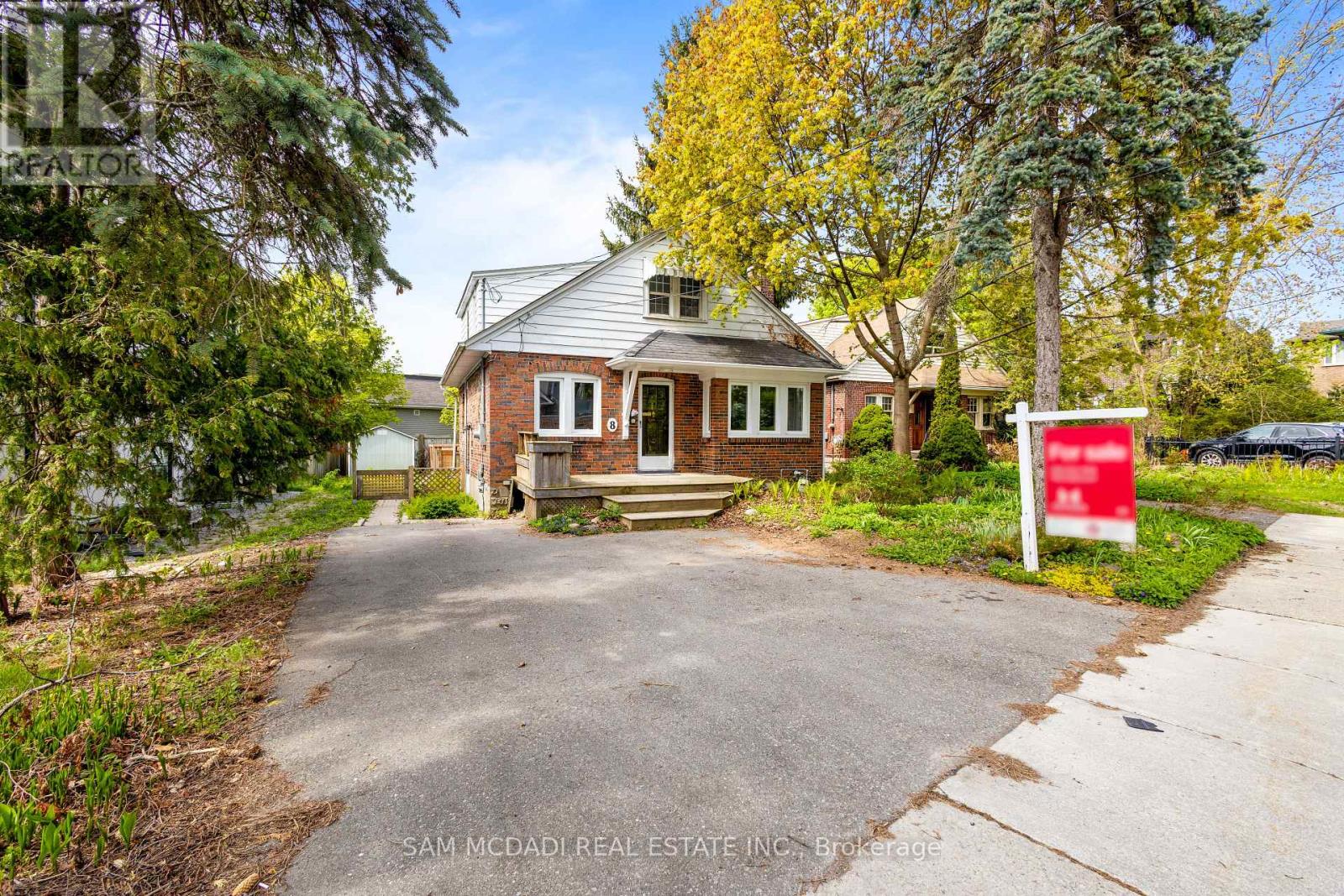 8 Wesley Crescent, Mississauga, Ontario  L5H 2N2 - Photo 1 - W12154537