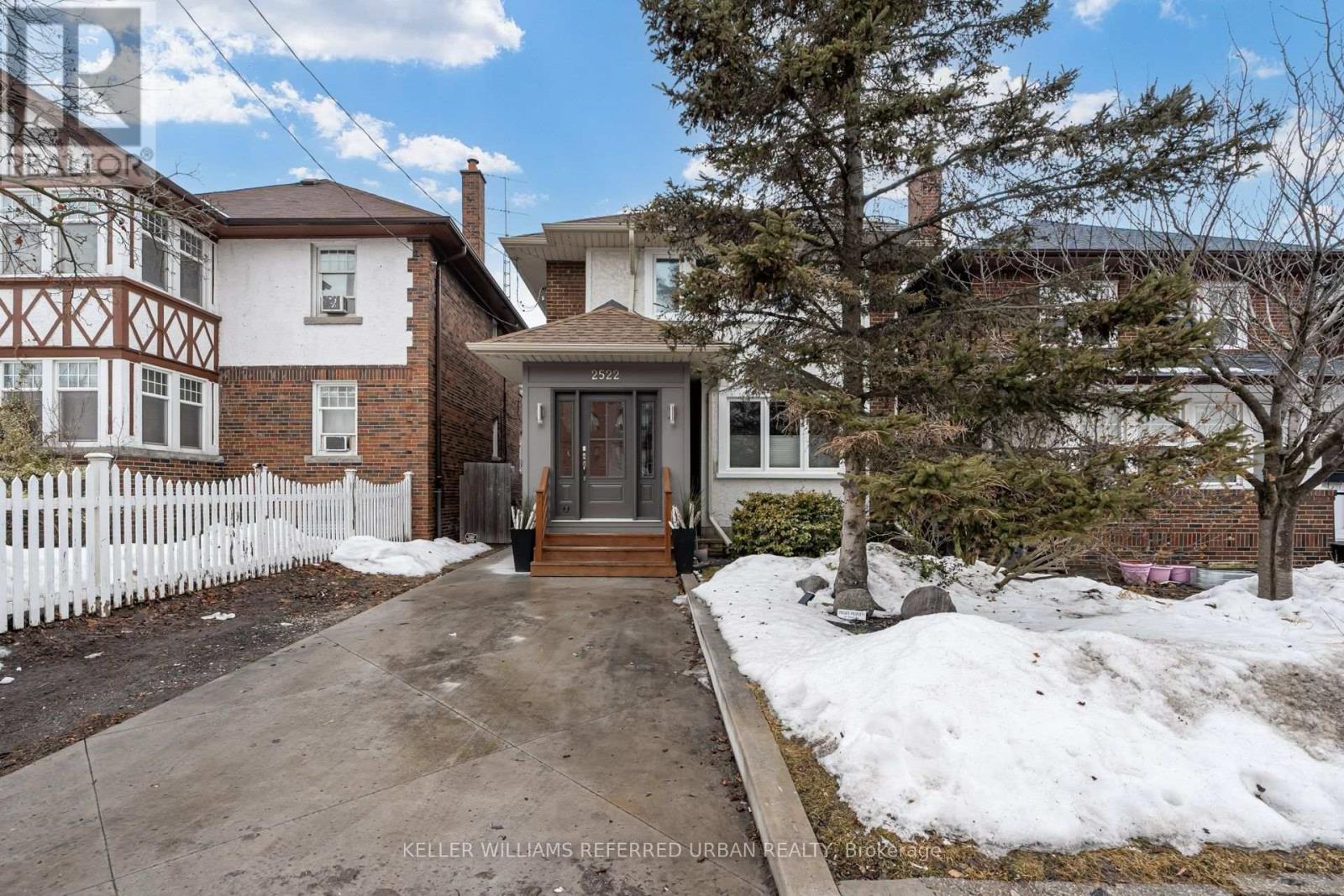 LOWER - 2522 LAKE SHORE BOULEVARD W, Toronto, Ontario
