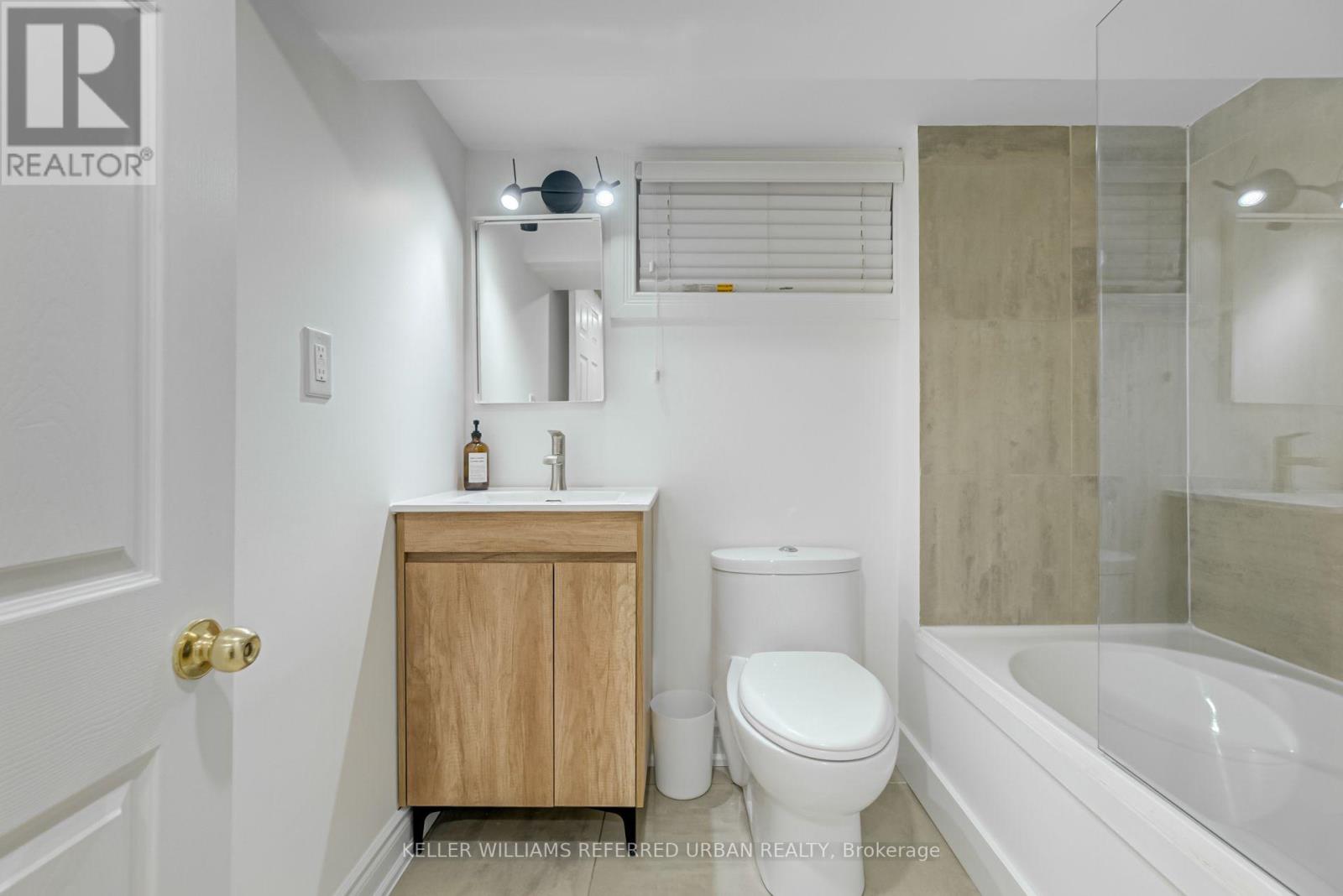 Lower - 2522 Lake Shore Boulevard W, Toronto, Ontario  M8V 1E1 - Photo 13 - W12154578