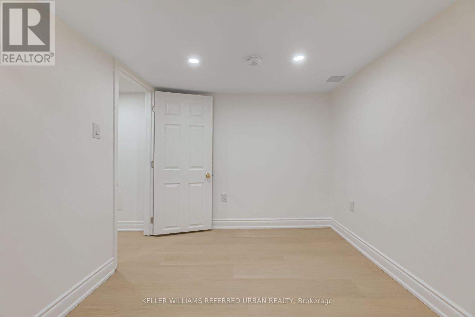 Lower - 2522 Lake Shore Boulevard W, Toronto, Ontario  M8V 1E1 - Photo 15 - W12154578