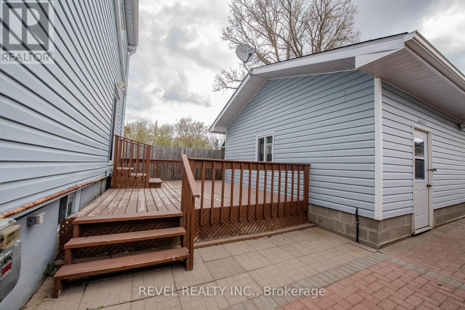 Property at 388 BIRCH STREET S image 3