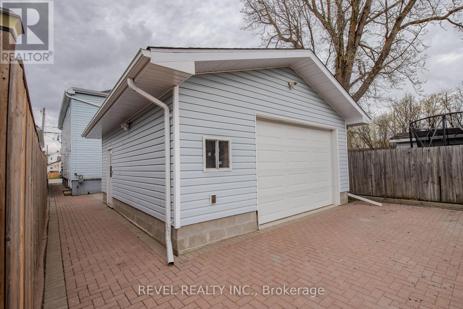 Property at 388 BIRCH STREET S image 5