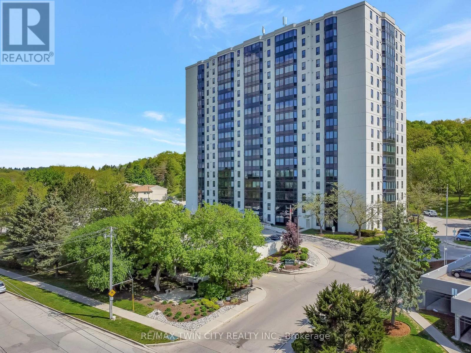 909 - 35 Green Valley Drive, Kitchener, Ontario  N2P 2A5 - Photo 1 - X12154484