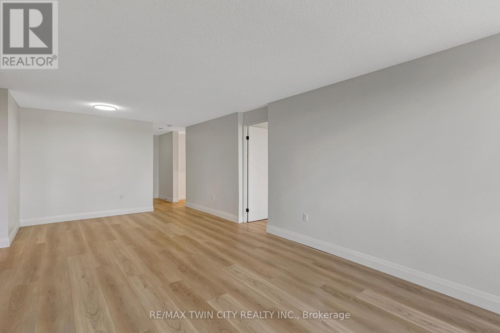 909 - 35 Green Valley Drive, Kitchener, Ontario  N2P 2A5 - Photo 15 - X12154484