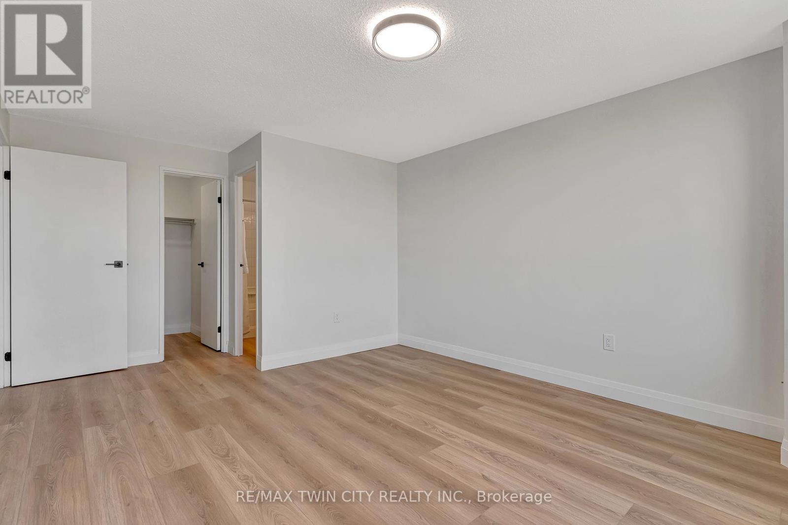 909 - 35 Green Valley Drive, Kitchener, Ontario  N2P 2A5 - Photo 17 - X12154484