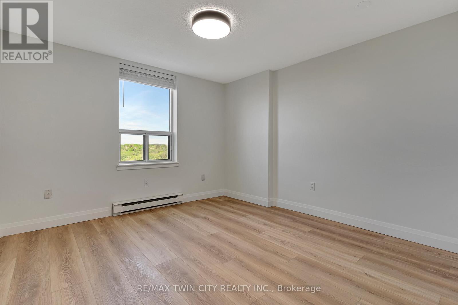 909 - 35 Green Valley Drive, Kitchener, Ontario  N2P 2A5 - Photo 18 - X12154484