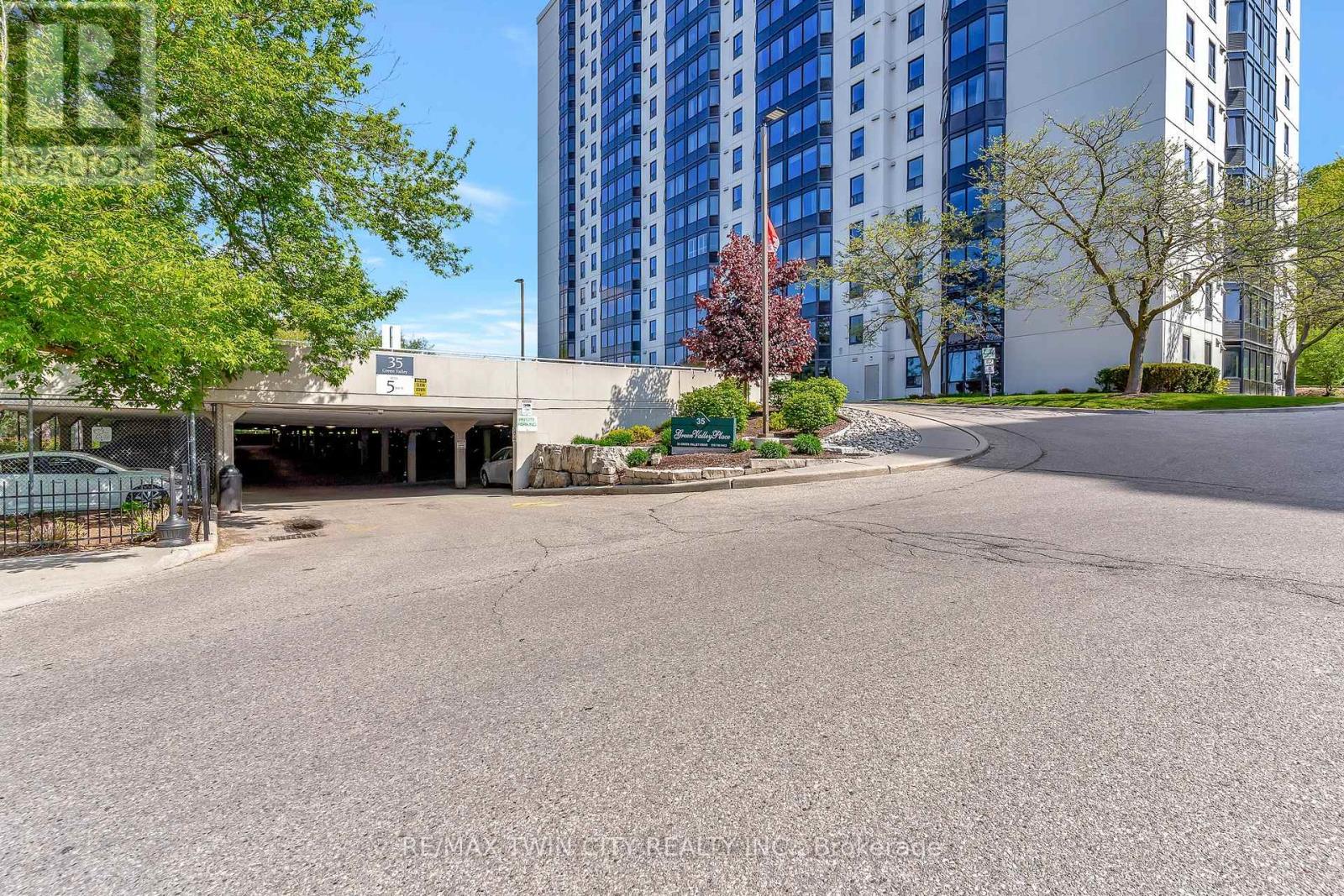 909 - 35 Green Valley Drive, Kitchener, Ontario  N2P 2A5 - Photo 19 - X12154484