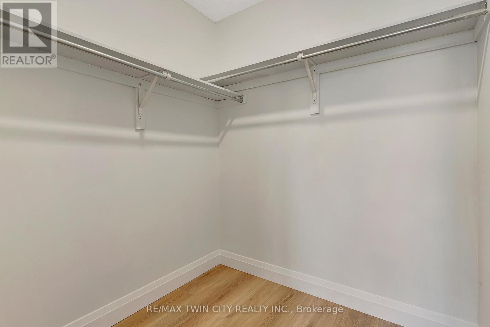 909 - 35 Green Valley Drive, Kitchener, Ontario  N2P 2A5 - Photo 8 - X12154484