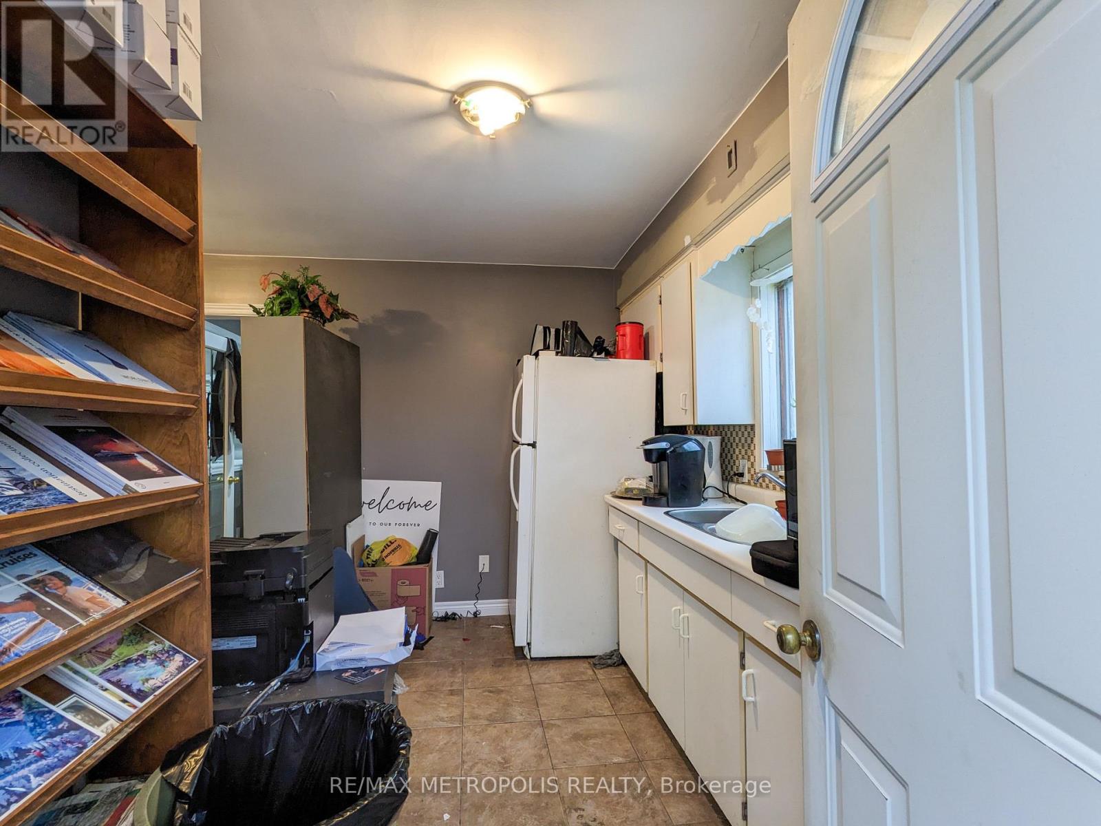 533-537 Christina Street N, Sarnia, Ontario  N7T 5W5 - Photo 10 - X12154540