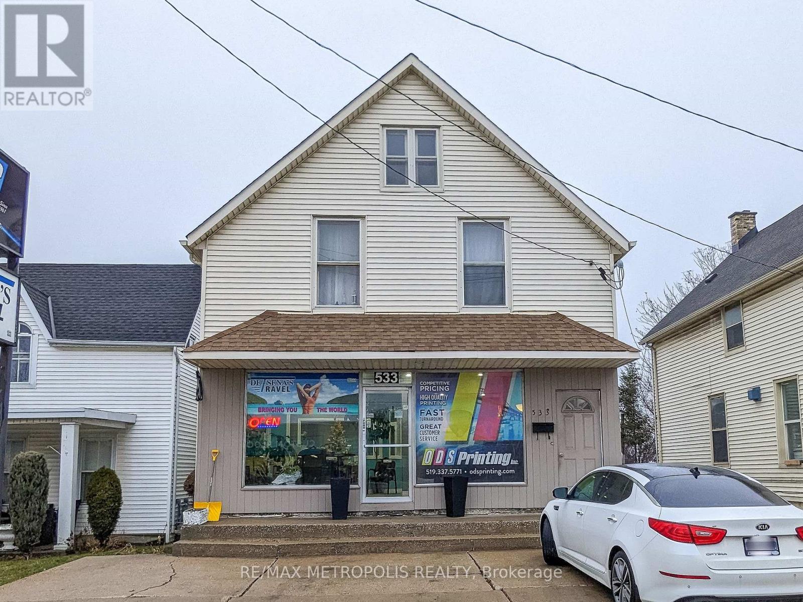 533-537 Christina Street N, Sarnia, Ontario  N7T 5W5 - Photo 2 - X12154540