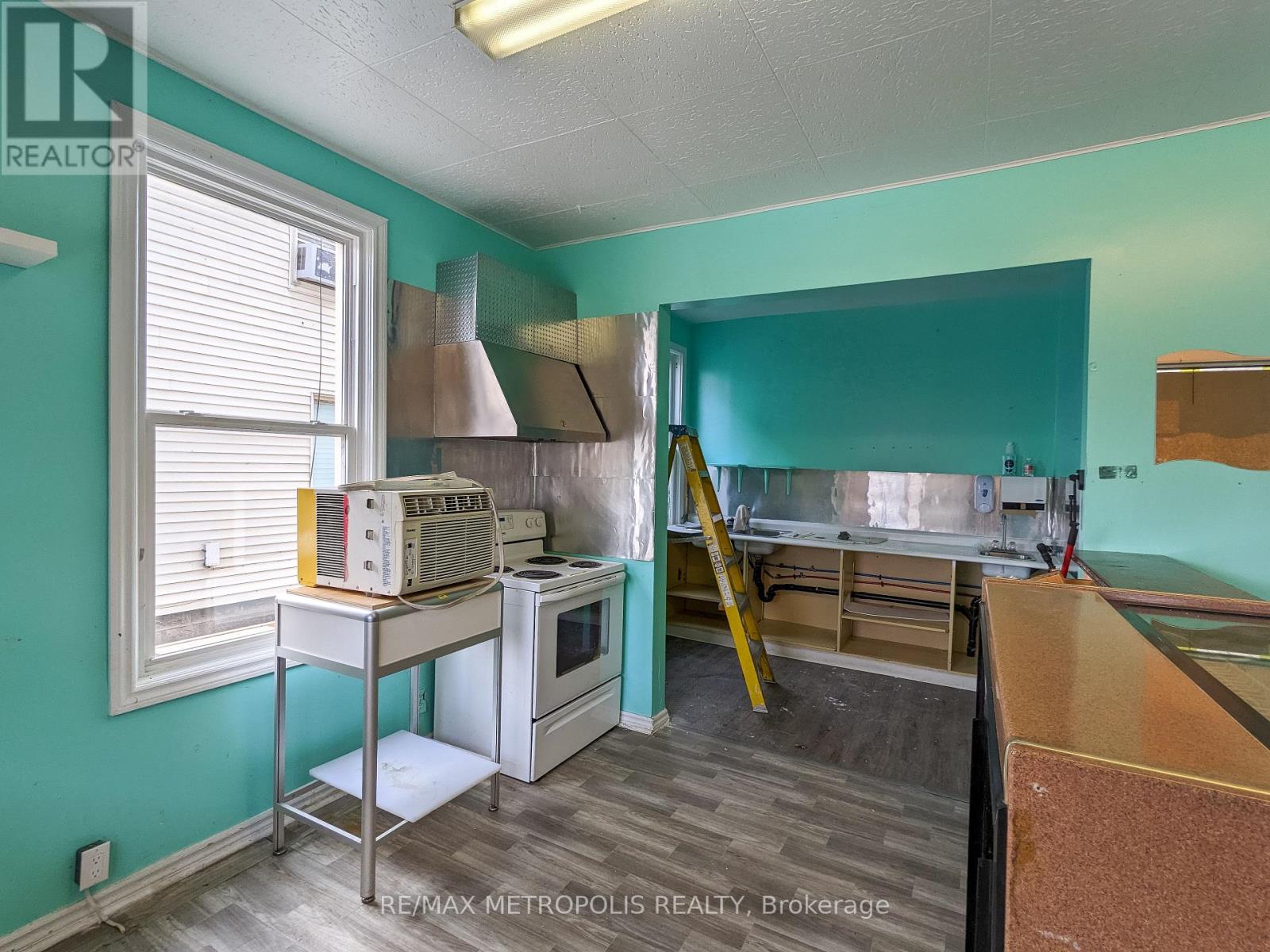 533-537 Christina Street N, Sarnia, Ontario  N7T 5W5 - Photo 24 - X12154540