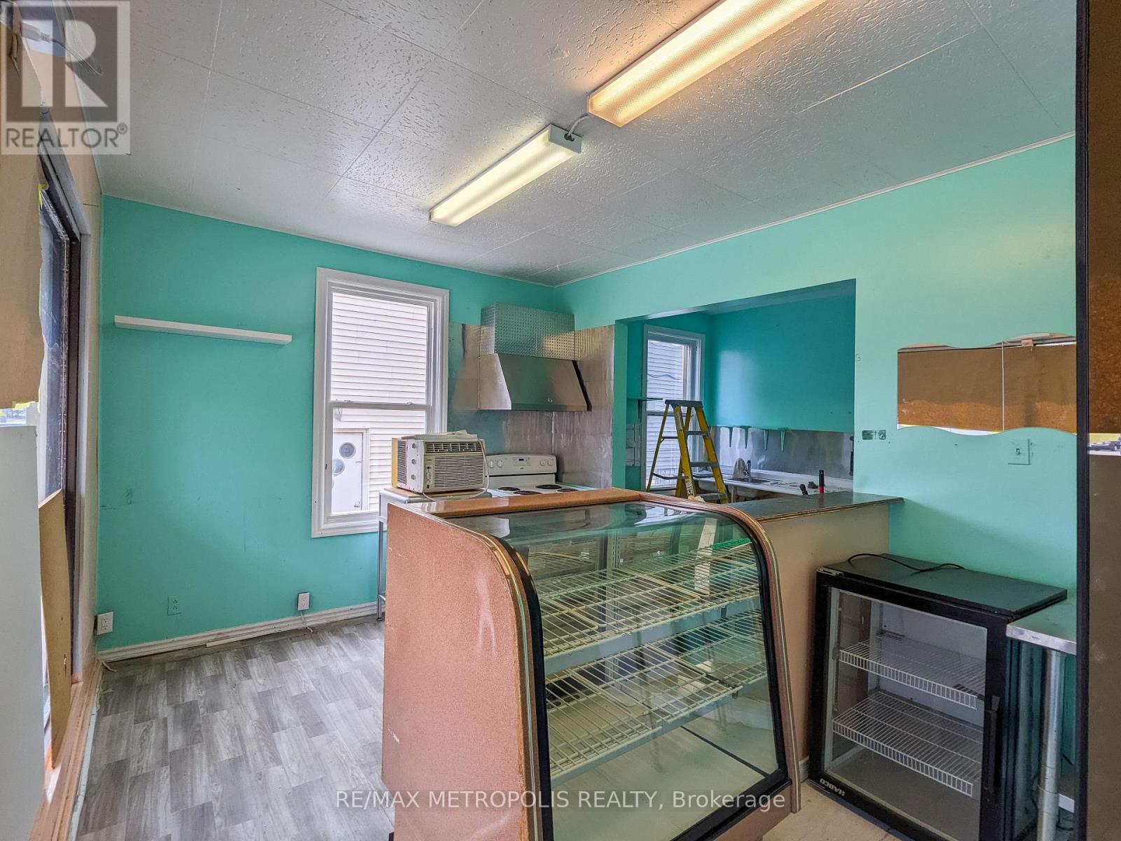 533-537 Christina Street N, Sarnia, Ontario  N7T 5W5 - Photo 27 - X12154540
