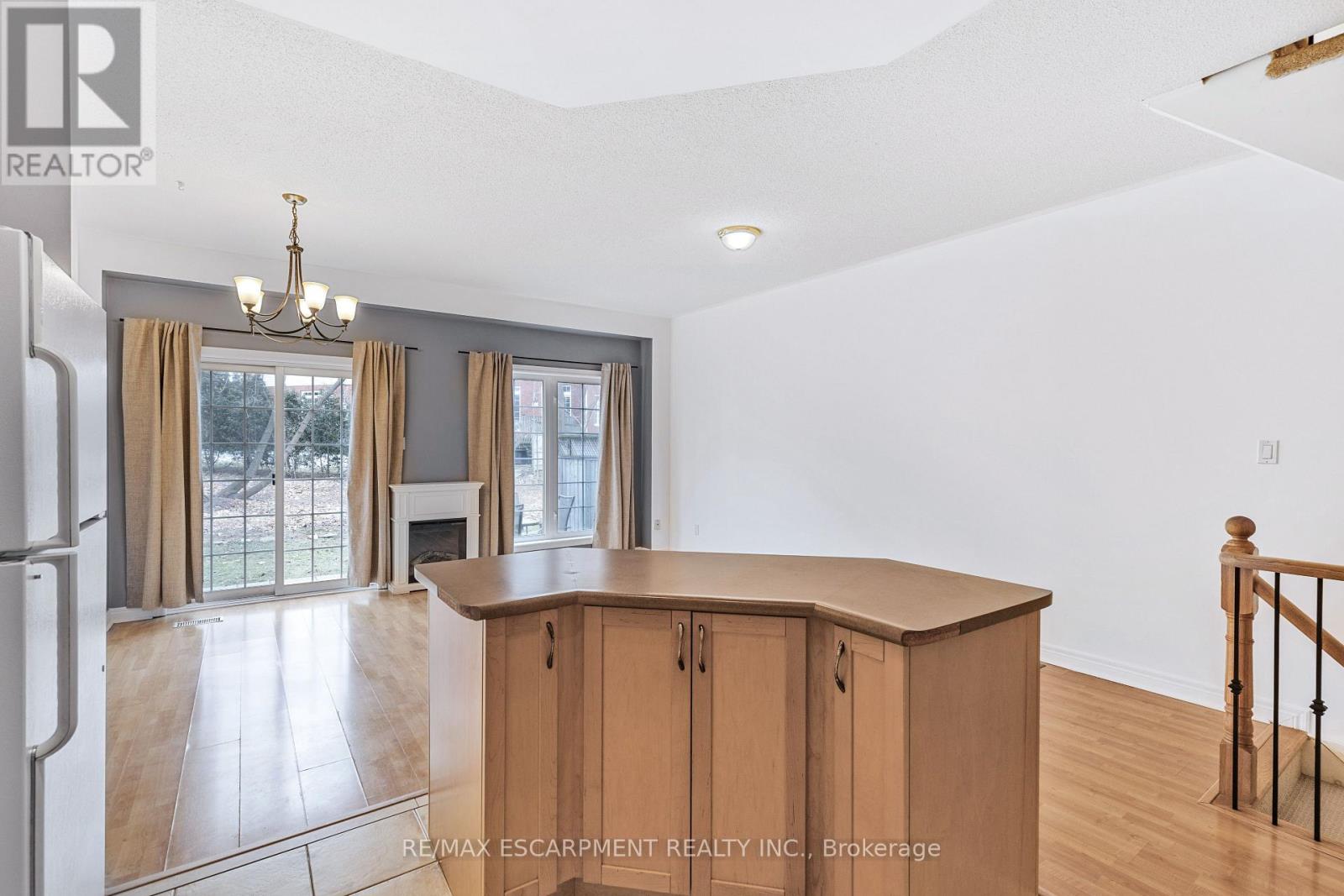 110 - 100 Beddoe Drive, Hamilton, Ontario  L8P 4Z2 - Photo 13 - X12154573
