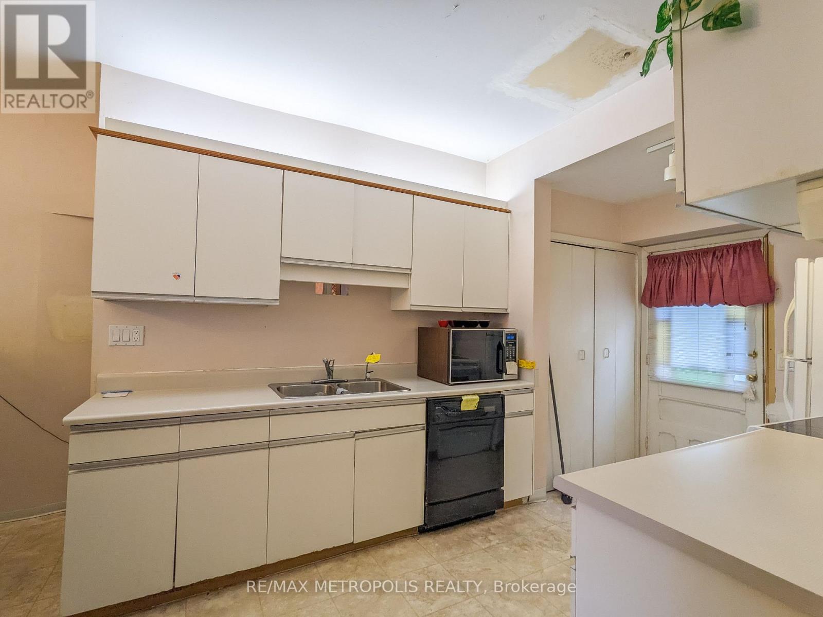 529, 533, 537 Christina Street N, Sarnia, Ontario  N7T 5W5 - Photo 16 - X12154607